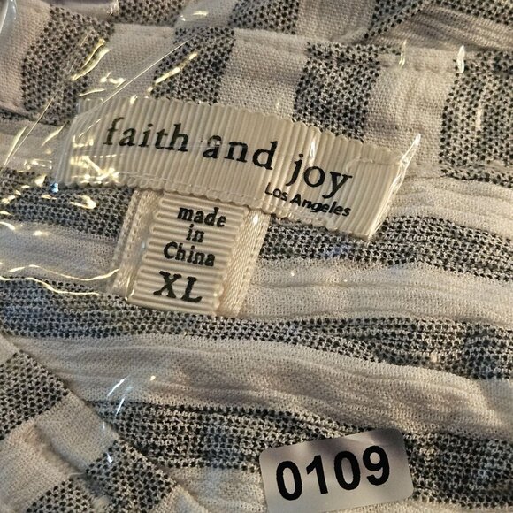Striped White & Gray Button-Tab Sleeve V-Neck Tunic Top By Faith And Joy XL - Picture 11 of 11